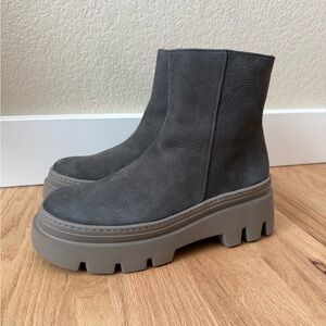 Paul Green $459 Paige Lug Sole Boot In Iron Grained Nubuck US Size 7.5